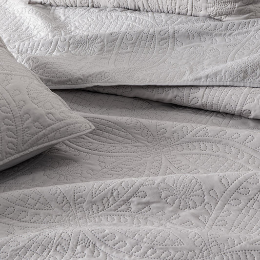 Oversized Medallion Quilt Set