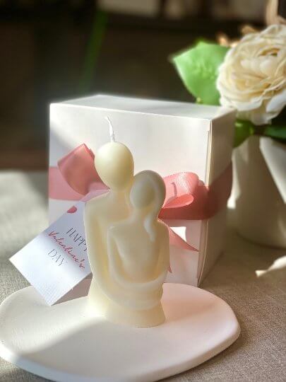 Cuddling Couple Candle — Romantic Sculptural Soy Wax