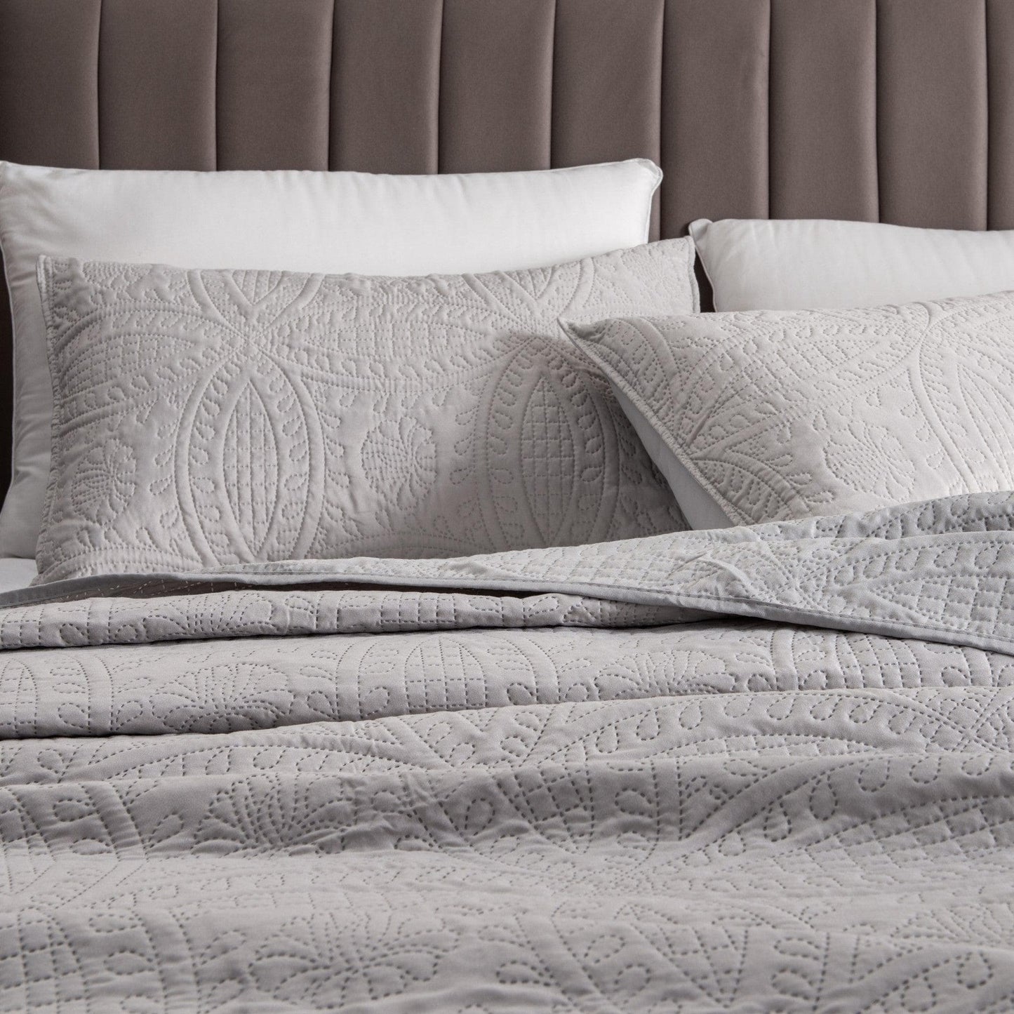 Oversized Medallion Quilt Set