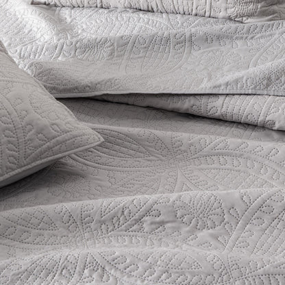Oversized Medallion Quilt Set