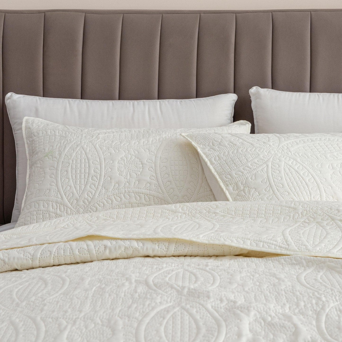 Oversized Medallion Quilt Set
