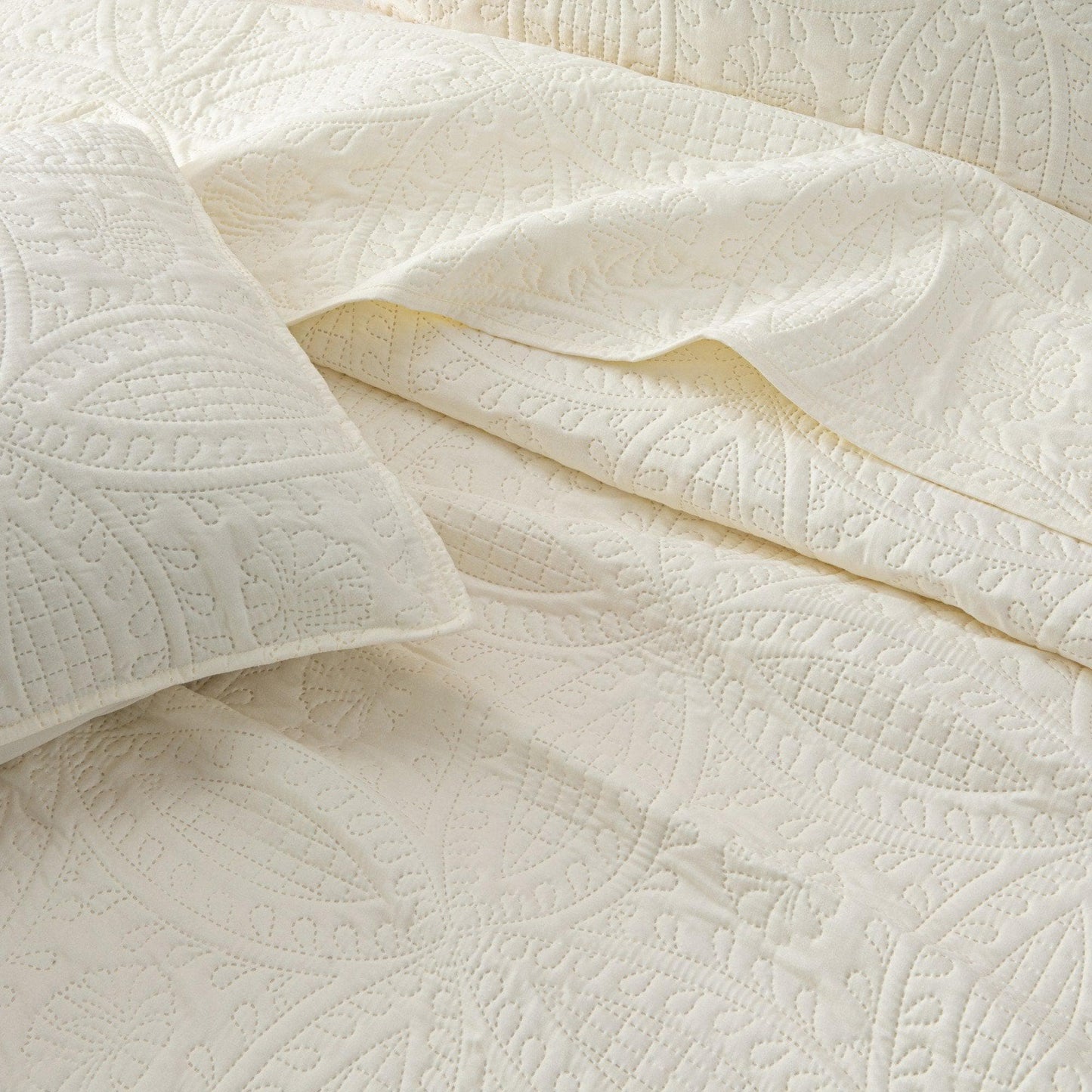 Oversized Medallion Quilt Set