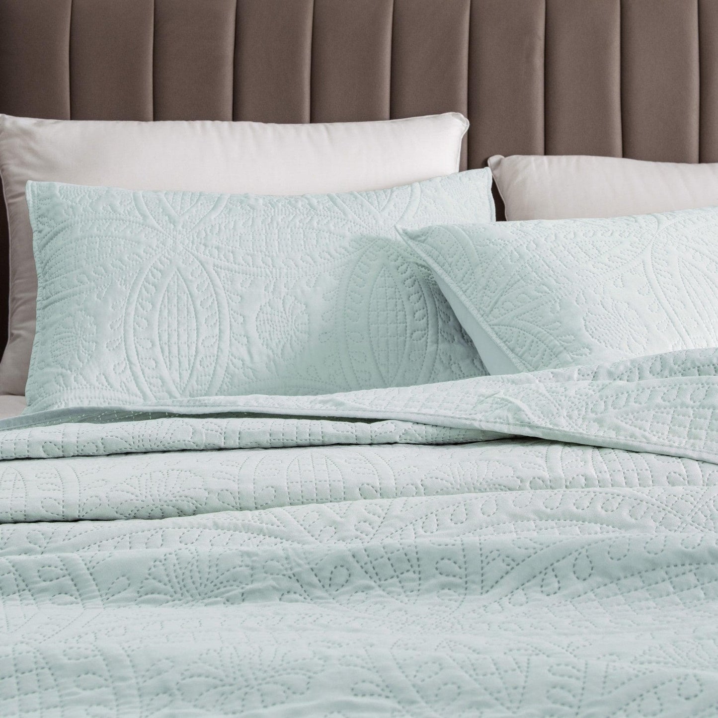 Oversized Medallion Quilt Set
