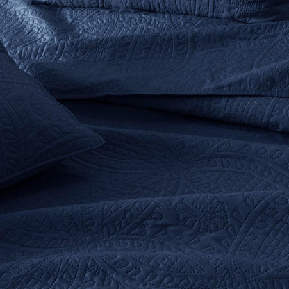 Oversized Medallion Quilt Set