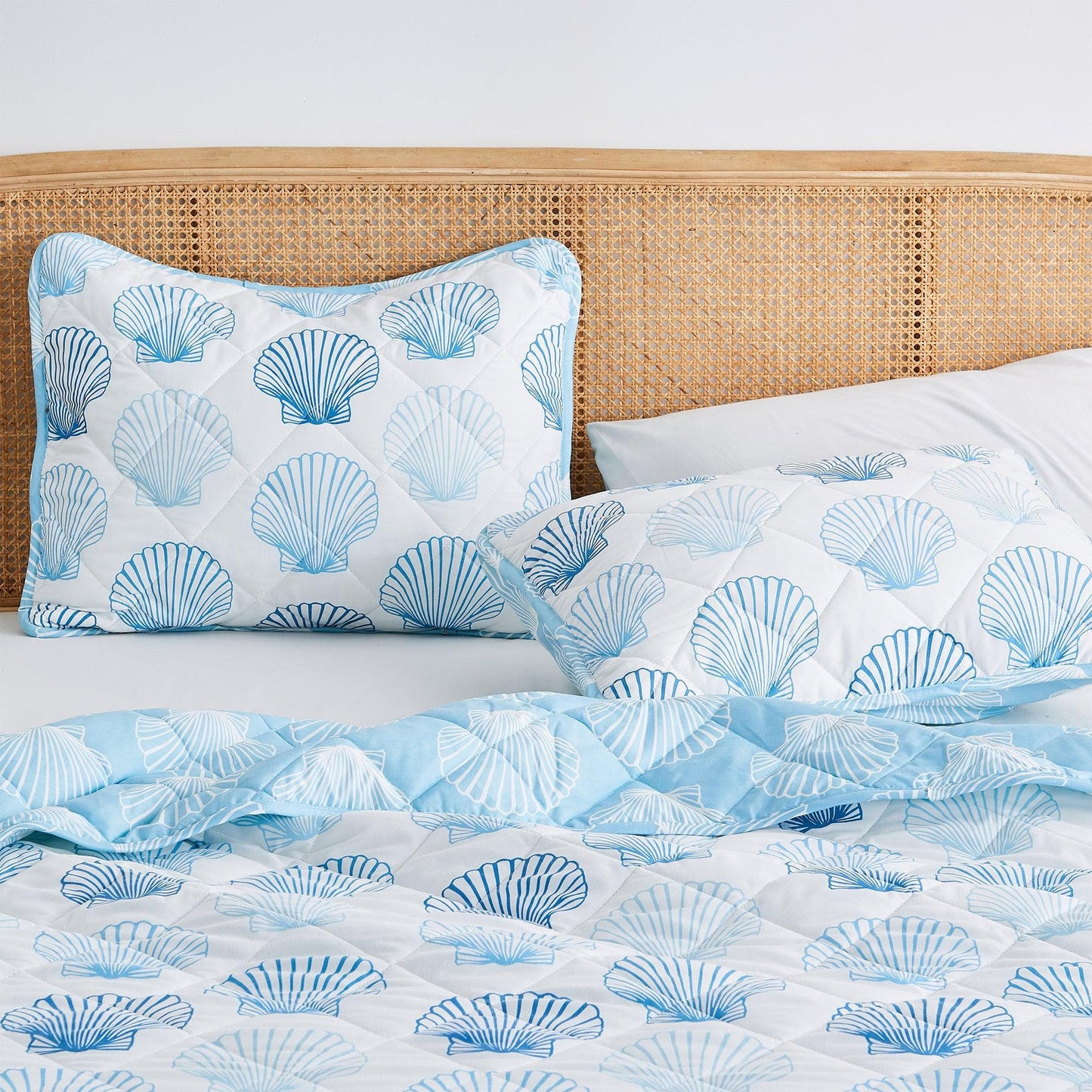 Coastal Blue Seashell Quilt Set