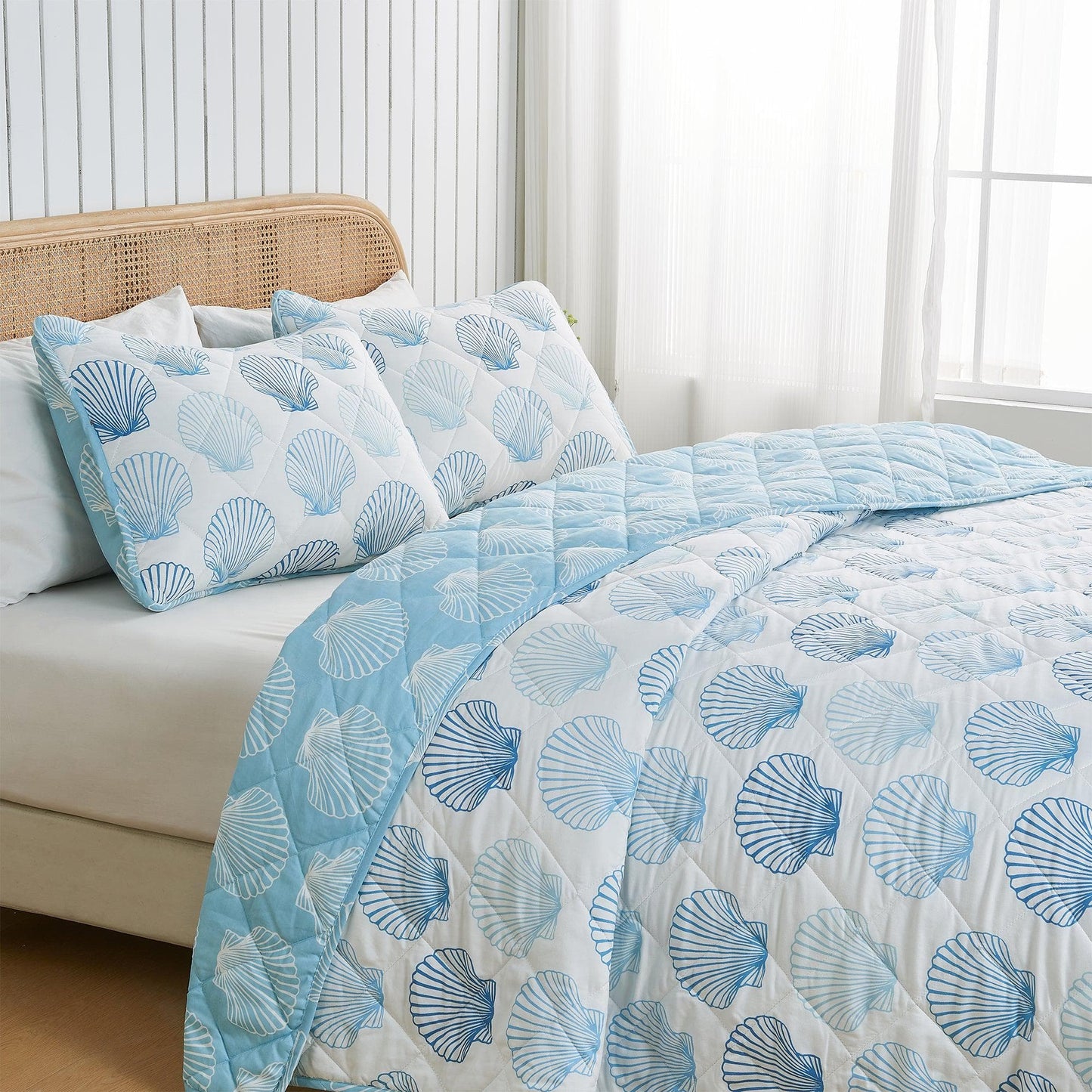 Coastal Blue Seashell Quilt Set
